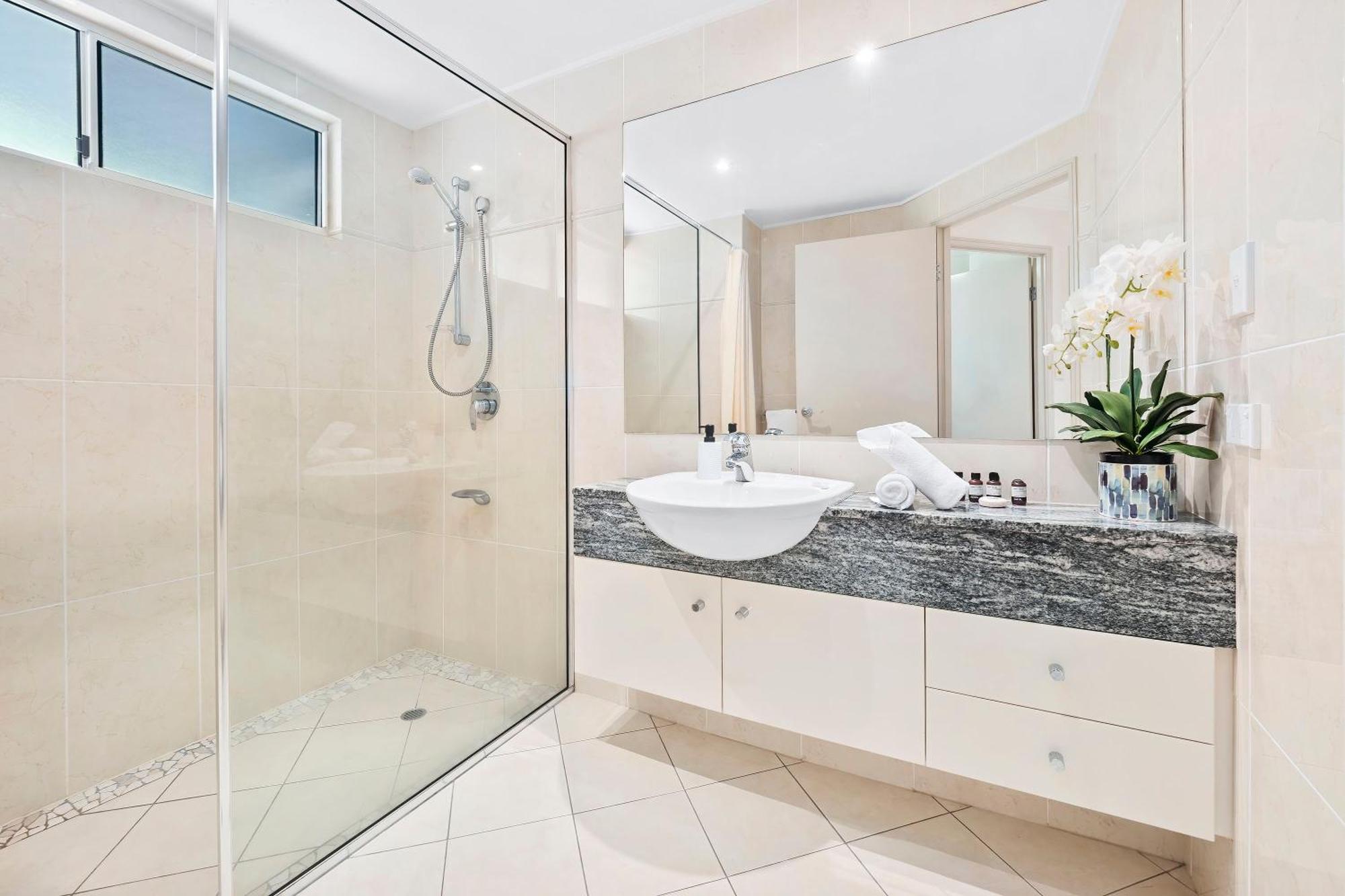 Arlington Apartments Clifton Beach Zimmer foto